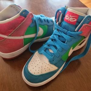 Nike women's high top, multi color, size 8.5